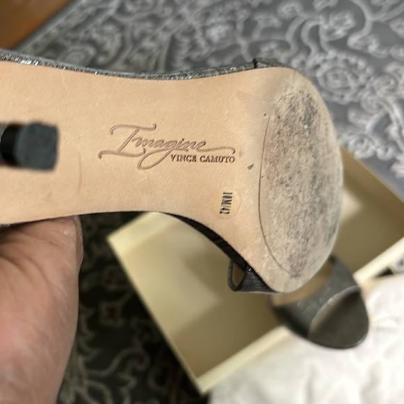 Beautiful kitten heel platinum colored sandals for dressy occasion. Only worn 2X - Picture 5 of 8